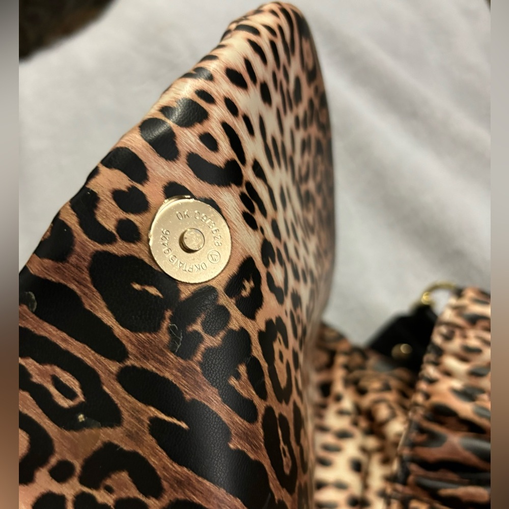 Betsey Johnson Crossbody convertible clutch leopard handbag. - Picture 7 of 14